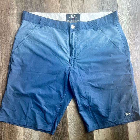 Oakley Men's Navy Flat Front Shorts - Picture 1 of 3